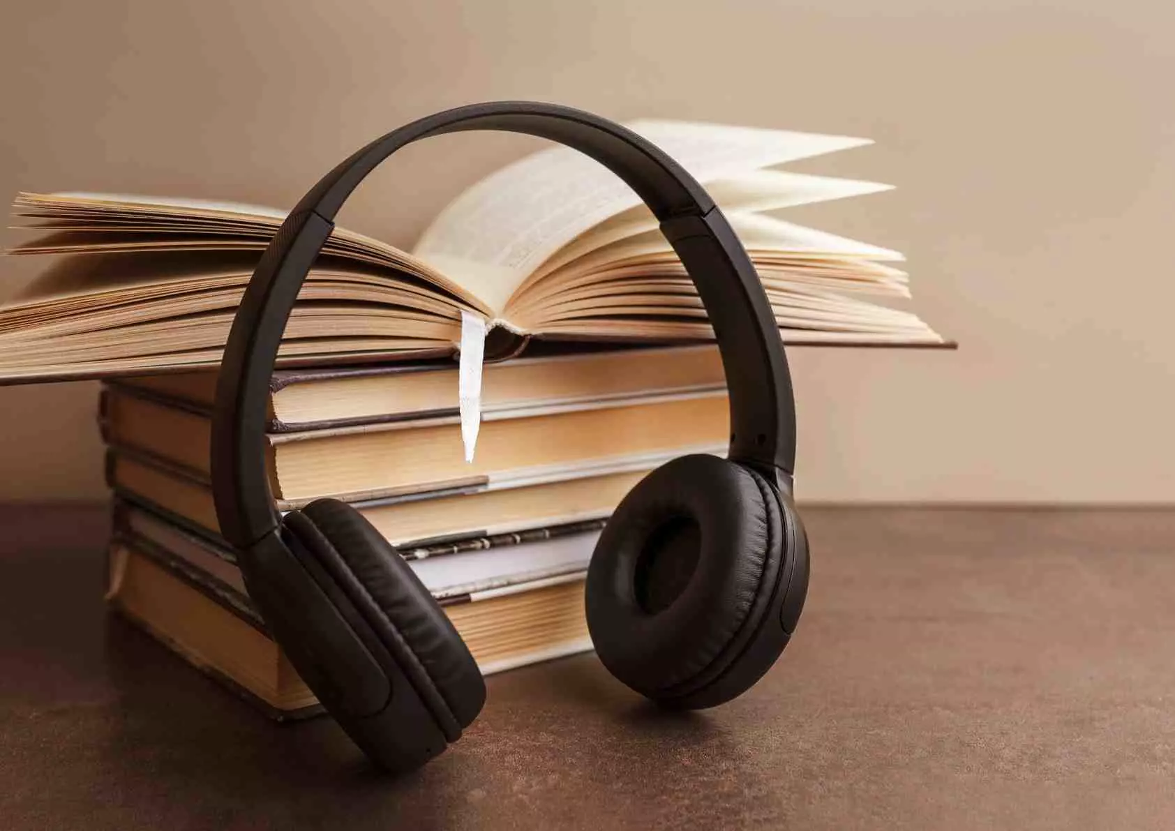 10 Trik Cerdas Promosi Buku Paling Ampuh bagi Penulis Pemula - INDSCRIPT  CREATIVE 2025
