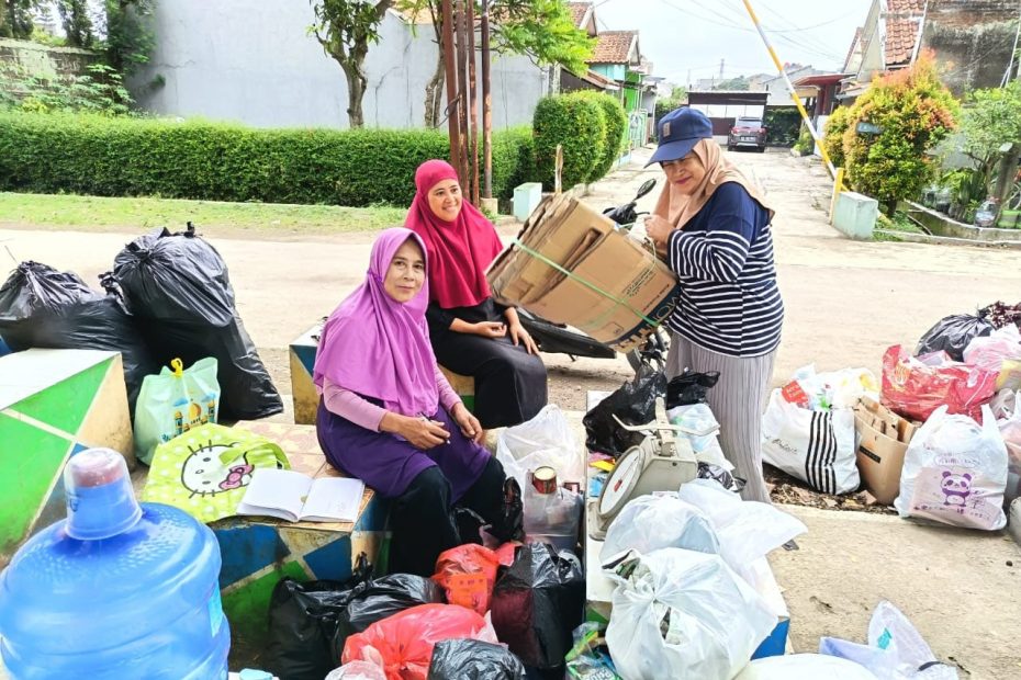 KWT Aster Srikandi Bersama Bank Sampah Bersinar