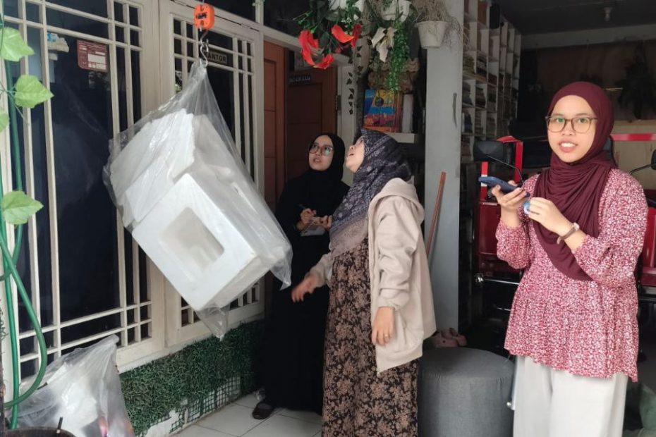 Kegiatan tukar sampah dengan sembako
