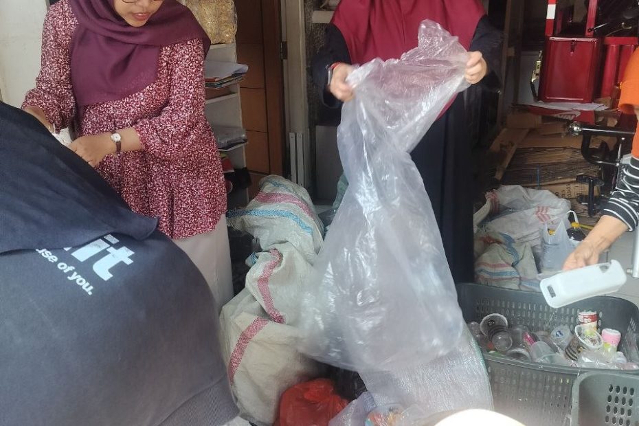 Bank Sampah Naisar Forest Garden