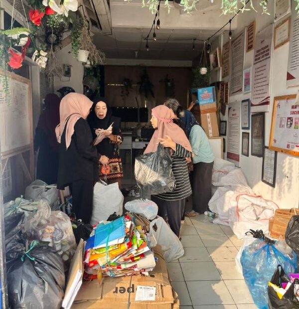 Metode 212 Pilah Sampah Jadi Berkah ala Naisar Forest Garden Bandung
